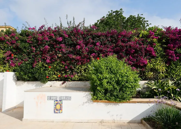 Alloro Villa *