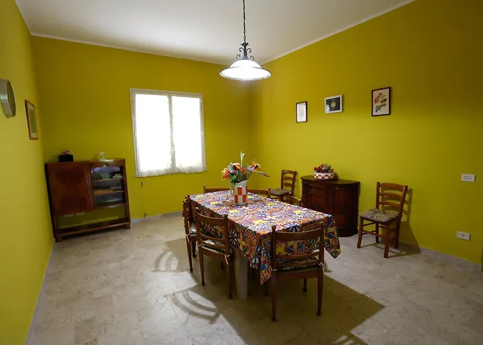 Alloro Villa *