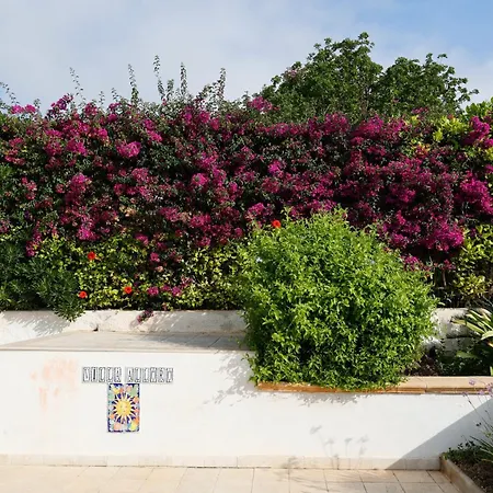 Alloro Villa *